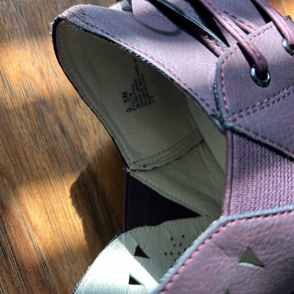 JBU Brown Ankle Booties Women’s Size 9.5 with Stylish Cut-out Design - Picture 6 of 7